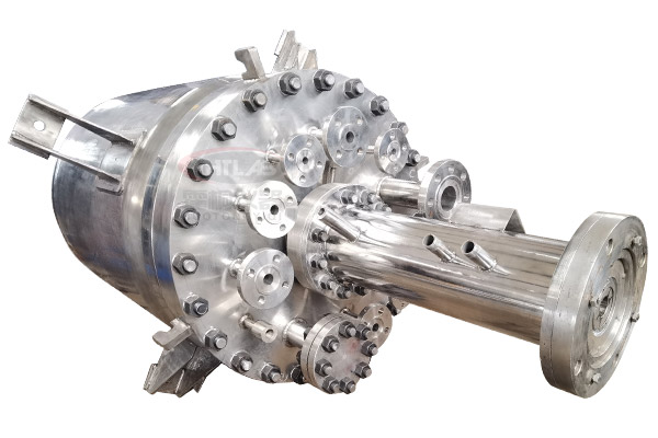 法兰布局不锈钢反映釜