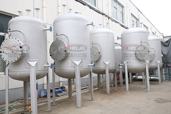 一排不锈钢高压储罐期待发货